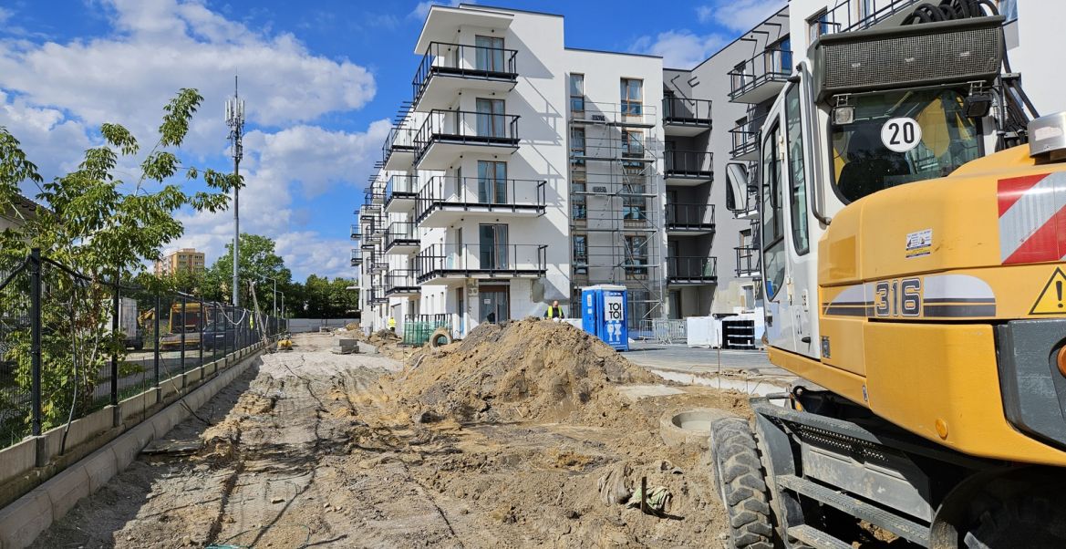 Kontynuujemy prace drogowe związane z zagospodarowaniem terenu.