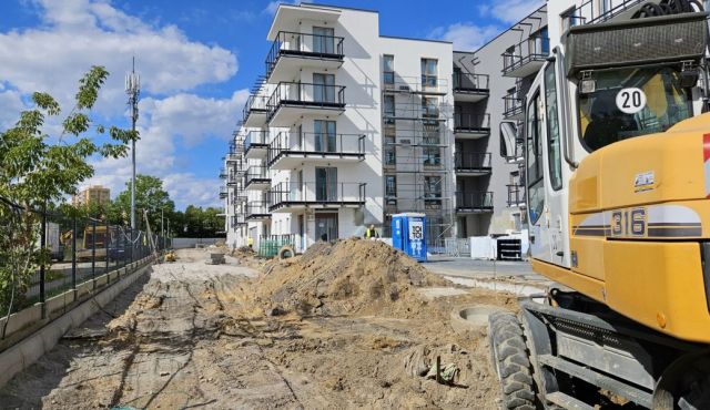 Kontynuujemy prace drogowe związane z zagospodarowaniem terenu.