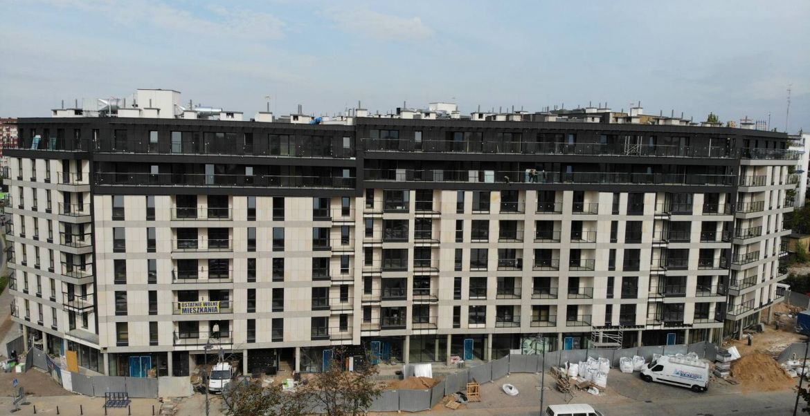 Aktualnie trwają mocno zaawansowane prace związane z wykonaniem zagospodarowania terenu.