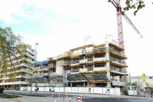 Zakończono strop żelbetowy nad kondygnacją +4