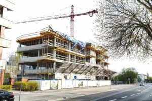 Zakończono strop żelbetowy nad kondygnacją +4