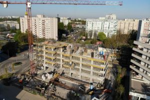 Zakończono strop żelbetowy nad kondygnacją +4