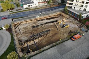 Na budowie rozpoczęły się roboty żelbetowe