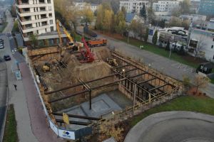 Na budowie rozpoczęły się roboty żelbetowe