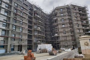 Trwają mocno zaawansowane prace związane z wykonywaniem robót elewacyjnych