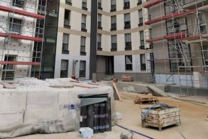 Trwają mocno zaawansowane prace związane z wykonywaniem robót elewacyjnych