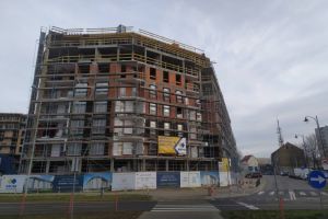 Zakończono prace żelbetowe stropodachu na kondygnacji +8