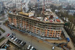 W listopadzie zakończono piony kondygnacji +7