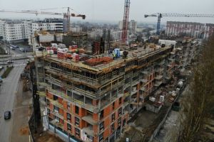 W listopadzie zakończono piony kondygnacji +7