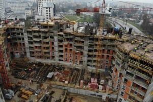 W listopadzie zakończono piony kondygnacji +7