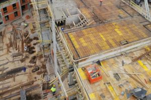 Kontynuujemy prace związane z wznoszeniem konstrukcji żelbetowej budynku