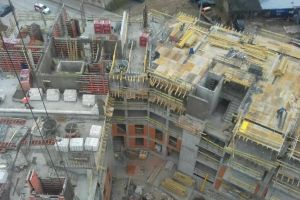 Kontynuujemy prace związane z wznoszeniem konstrukcji żelbetowej budynku