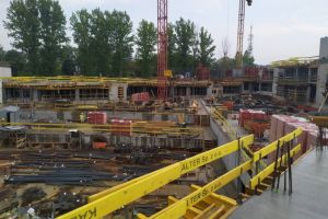 W sierpniu zakończono wykonywanie stropów kondygnacji 2 (piętro 1)