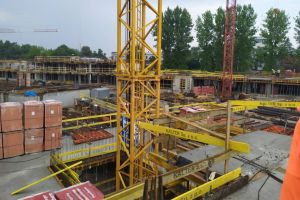 W sierpniu zakończono wykonywanie stropów kondygnacji 2 (piętro 1)