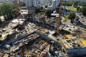 W sierpniu zakończono wykonywanie stropów kondygnacji 2 (piętro 1)