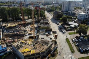W sierpniu zakończono wykonywanie stropów kondygnacji 2 (piętro 1)