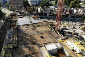 W sierpniu zakończono wykonywanie stropów kondygnacji 2 (piętro 1)