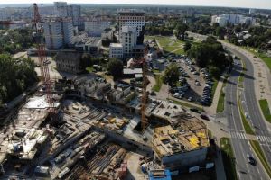 W sierpniu zakończono wykonywanie stropów kondygnacji 2 (piętro 1)