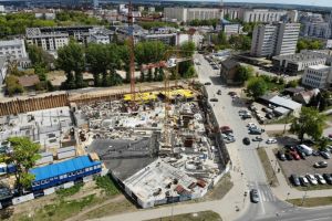 W miesiącu kwietniu wykonano około 80% płyty fundamentowej