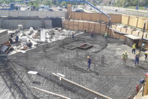 W miesiącu kwietniu wykonano około 80% płyty fundamentowej