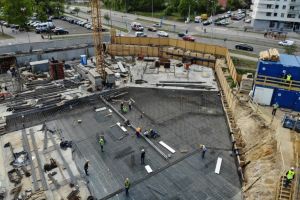 W miesiącu kwietniu wykonano około 80% płyty fundamentowej